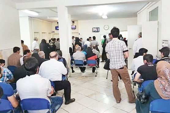 علوم پزشکی شیراز به فرآیند نوبت‌دهی در خدمات درمانی پاسخ داد/ تأکید بر رعایت حقوق بیماران و توجه به شرایط حرفه‌ای پزشکان در مدیریت زمان ویزیت