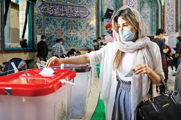 اصلاح‌طلبان شیراز در انتخابات شوراها به پیروزی نزدیک می‌شوند/ احتمال شکست سنگین اصولگرایان به علت لیست‌های متعدد