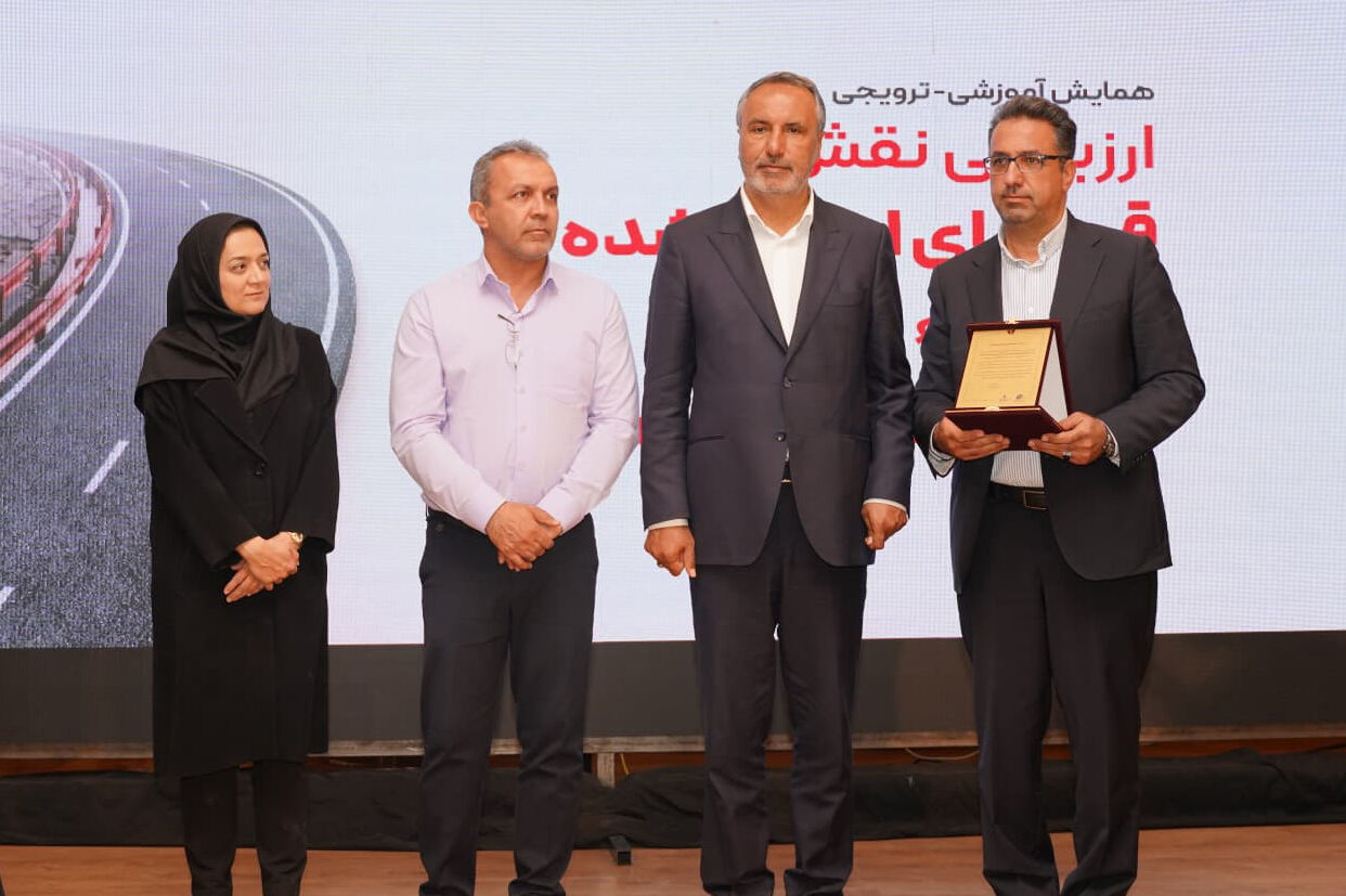 فارس با جذب ۲٫۵ برابری اعتبارات مصوب قیر پیشتاز کشور شد/ عبدالهی: بیش از ۷۰۰ کیلومتر پروژه بزرگراهی از شمال تا جنوب استان فعال است