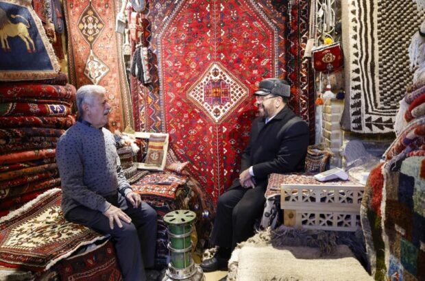 استاندار فارس با بازاریان شیراز گفت‌وگو کرد/ امیری: دولت برای کاهش دغدغه‌ها تلاش می‌کند