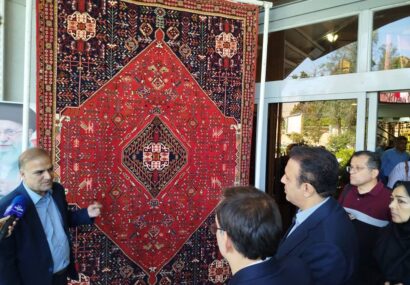 راه‌اندازی خانه فرش فارس در دستور کار قرار دارد/ نمایش آثار بافندگان در نمایشگاه تاروپود تمدن/ پارسایی: باید به صادرات فرش دستباف تمرکز ویژه داشته باشیم