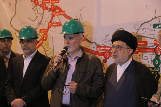 بازدید شبانه روند اجرایی پروژه مترو شیراز در ایستگاه آزادی/ اسدی: بیش از ۵۰ پروژه کلان شهرداری فعالیت شبانه دارند