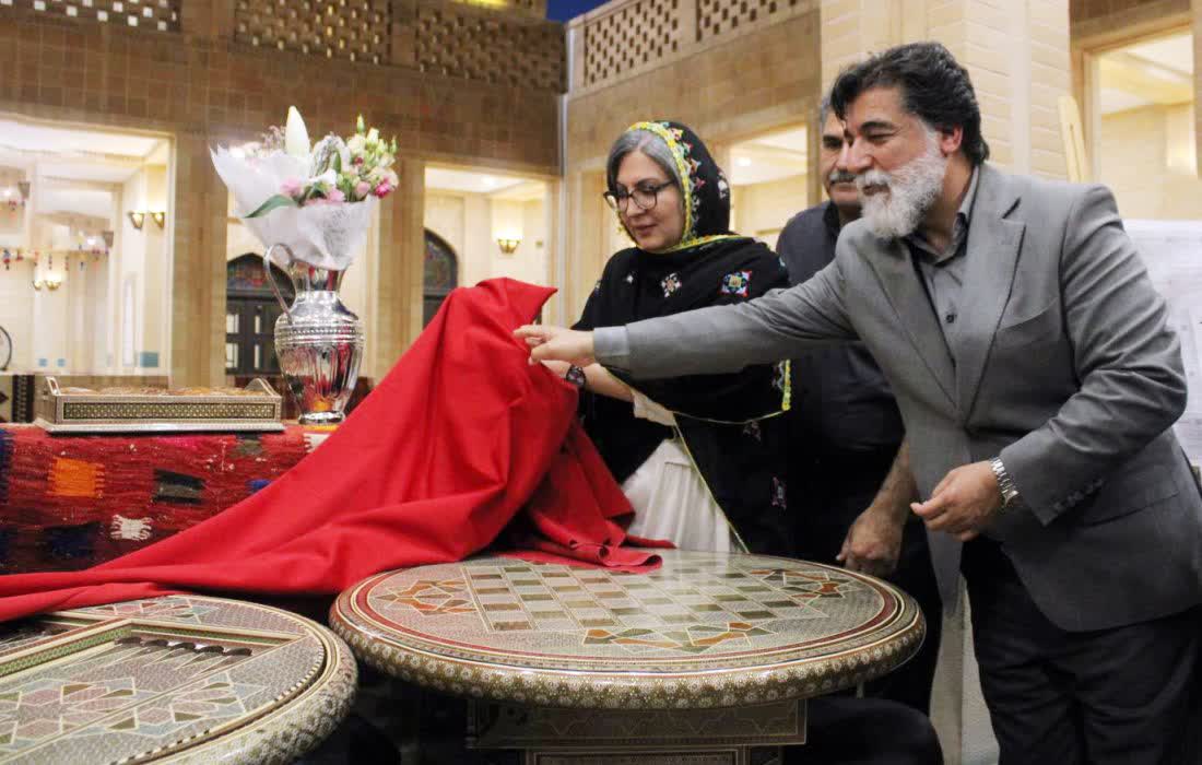 دو شاهکار هنری معرق و خاتم در فارس رونمایی شد/ مدیریت بازار هنر شیراز به میراث واگذار می‌شود/ مریدی: شیراز شهر جهانی صنایع‌دستی است و باید بدرخشد
