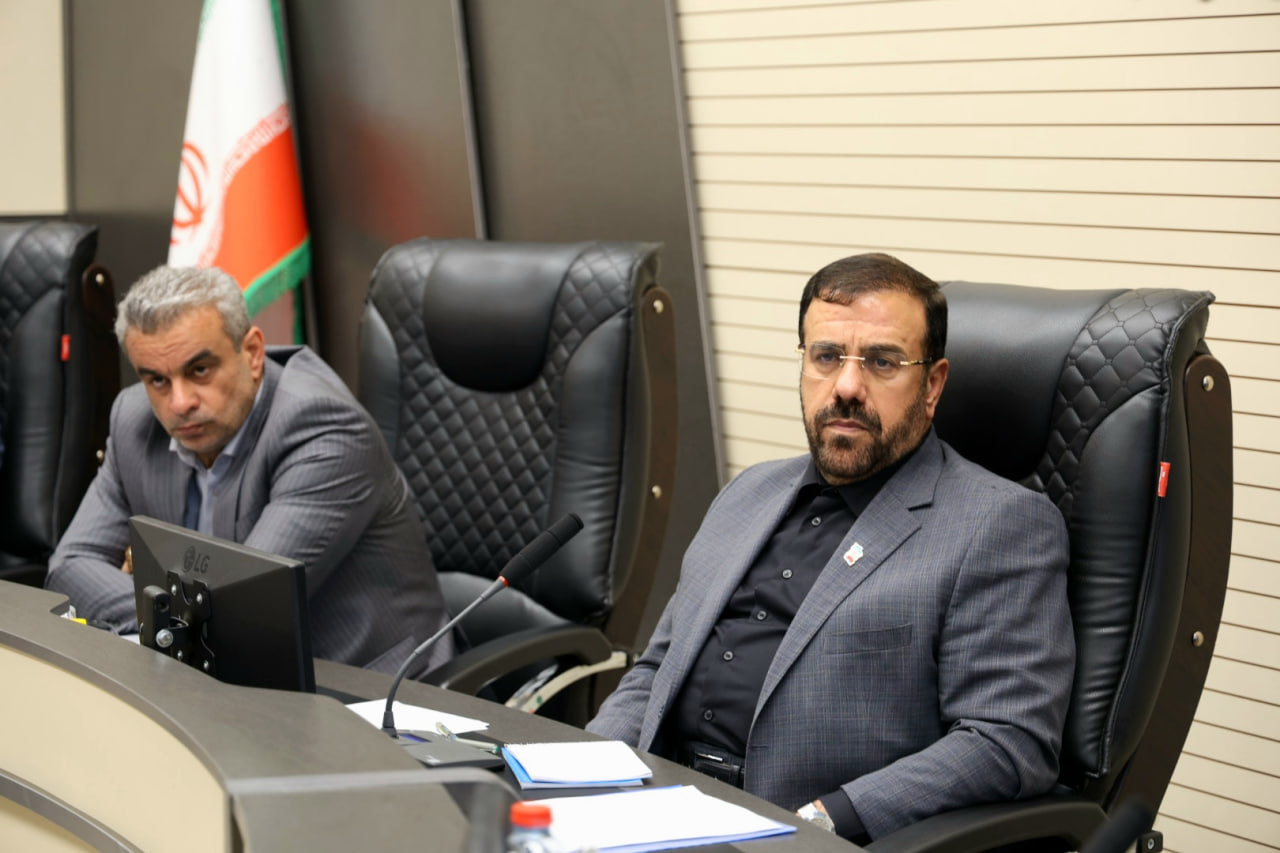 دستور جدید استاندار فارس به دستگاه‌های اقتصادی اعلام شد/ کاهش تورم و رفع موانع کسب‌وکار در اولویت باشد/ امیری: خودکفایی استان در تأمین نیازهای اساسی ضروری است