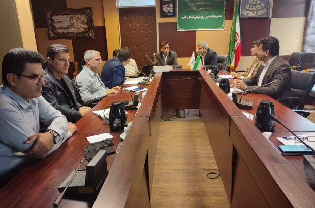 دریافت اسناد شبکه تعاون روستایی در فارس بسترساز توسعه می‌شود/ نخعی: صدور سند مالکیت منتج به امنیت اقتصادی می‌شود/ احمدی‌زاده: امنیت حقوقی این دارایی‌ها باعث افزایش بهره‌وری شبکه خواهد شد
