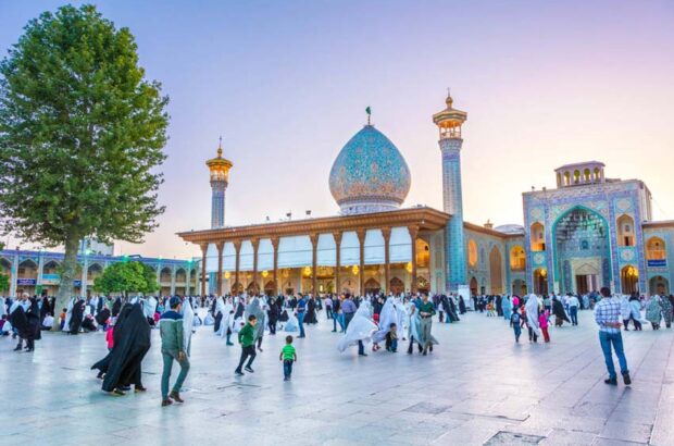 گردشگری مذهبی‌زیارتی منجی اقتصاد فارس می‌شود!/ فرخ‌زاده: شیراز نیازمند برپایی رويدادهای گردشگری در حوزه دینی است