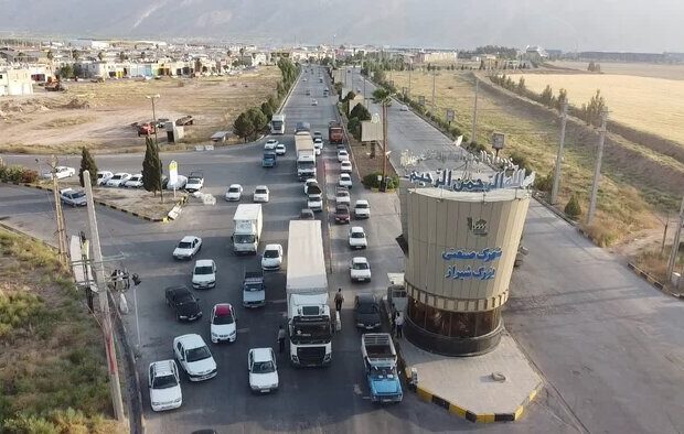 معابر شهرک صنعتی شیراز پاسخگوی تردد ماشین‌آلات سنگین است؟/ فرسایش زیرساخت‌ها وقتی که به کاربری صنایع توجه نمی‌شود!