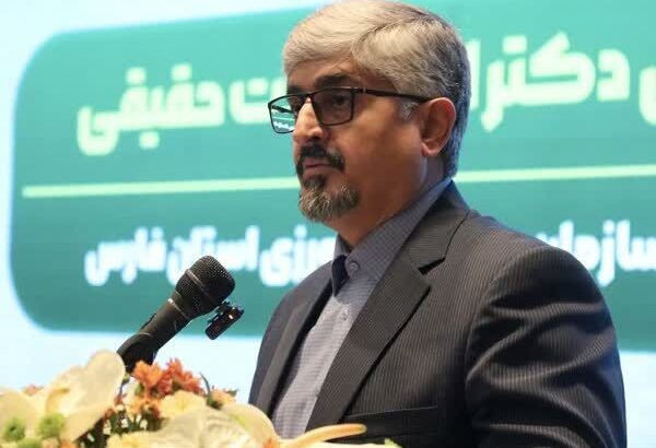 سرمایه گذاری بخش خصوصی به توسعه گلخانه‌های فارس سرعت می‌بخشد/ بهجت‌حقیقی: واگذاری اراضی نباید به پروژه‌های نیمه تمام منجر شود