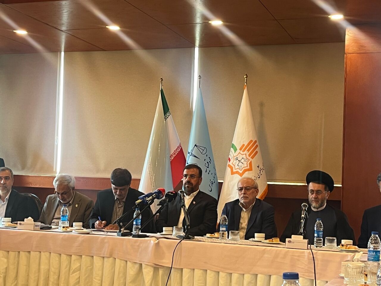 دستگاه قضایی فارس در رفع موانع تولید نقش مسئولانه دارد/ امیری: اجرای موفق خصوصی‌سازی نیازمند رعایت الزامات قانونی است