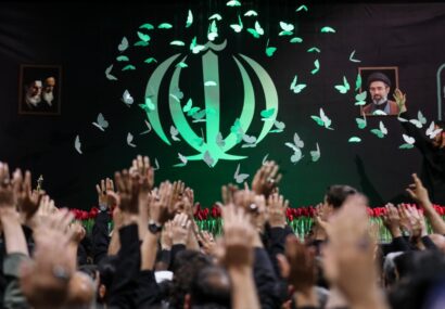 ستاد مردمی پزشکیان در فارس فراخوان مشارکت داد/ شرکت در مراسم تشییع آقای شهید ایران تاریخ‌ساز باشد/ آرمان‌های ملی مشترک مانع از تلاش‌ها در ایجاد اختلاف و تفرقه شد/ نمایش جهانی اتحاد ملت در تجدید عهد با رهبر انقلاب
