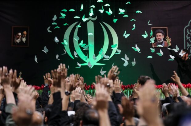 ستاد مردمی پزشکیان در فارس فراخوان مشارکت داد/ شرکت در مراسم تشییع آقای شهید ایران تاریخ‌ساز باشد/ آرمان‌های ملی مشترک مانع از تلاش‌ها در ایجاد اختلاف و تفرقه شد/ نمایش جهانی اتحاد ملت در تجدید عهد با رهبر انقلاب