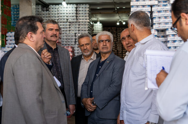 اصناف شیراز در حمایت از رزمندگان جنگ تحمیلی مصمم هستند/ پورقادری: همدلی سربازان عرصه اقتصاد در تامین و توزیع کالاها داوطلبانه است اصناف شیراز در حمایت از رزمندگان جنگ تحمیلی مصمم هستند/ پورقادری: همدلی سربازان عرصه اقتصاد در تامین و توزیع کالاها داوطلبانه است