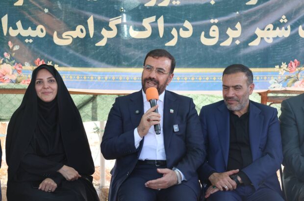 نیروگاه خورشیدی ۵ مگاواتی سروستان به بهره‌برداری رسید/ ساخت پروژه‌ها در موعد مقرر نتیجه حذف بروکراسی‌ اداری/ توسعه انرژی‌های تجدیدپذیر راهبرد دولت چهاردهم است/ استاندار فارس: تولید برق سبز از منظر پدافند غیرعامل اهمیت دارد