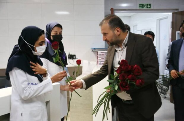 مدافعان سلامت در شهر جدید صدرا مورد تقدیر قرار گرفتند/ پارسایی: ارتقاء جایگاه اجتماعی پرستاران یک تکلیف شهروندی است