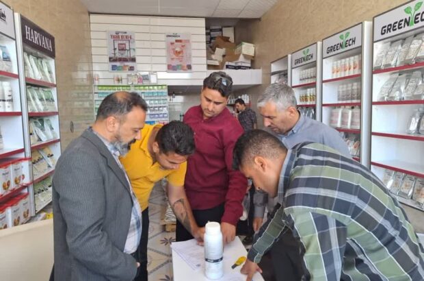 پلمب ۱۰ داروخانه گیاهپزشکی متخلف در داراب/ عباسی: کشاورزان سموم خود را با نسخه از داروخانه‌های مجاز خریداری کنند