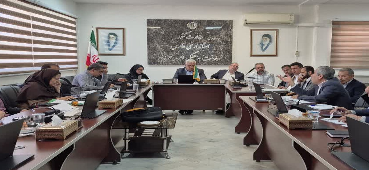 مسیر سرمایهگذاری مولد در فارس نیازمند رعایت الزامات زیستمحیطی است/ گرهگشایی 32 طرح عمرانی استان در کمیسیون تخصصی قانون هوای پاک/ رضاییکوچی: حمایت از تولید باید با راهکارهای علمی و فناورانه باشد مسیر سرمایهگذاری مولد در فارس نیازمند رعایت الزامات زیستمحیطی است/ گرهگشایی ۳۲ طرح عمرانی استان در کمیسیون تخصصی قانون هوای پاک/ رضاییکوچی: حمایت از تولید باید با راهکارهای علمی و فناورانه باشد