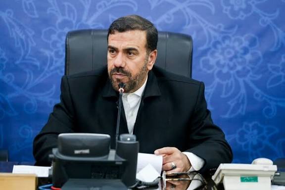 استاندار فارس به برگزاری جلسات در وقت اداری پایان بدهد/ درخواست قانونی‌ مردم باید با کمترین معطلی و رفت‌وآمد انجام شود