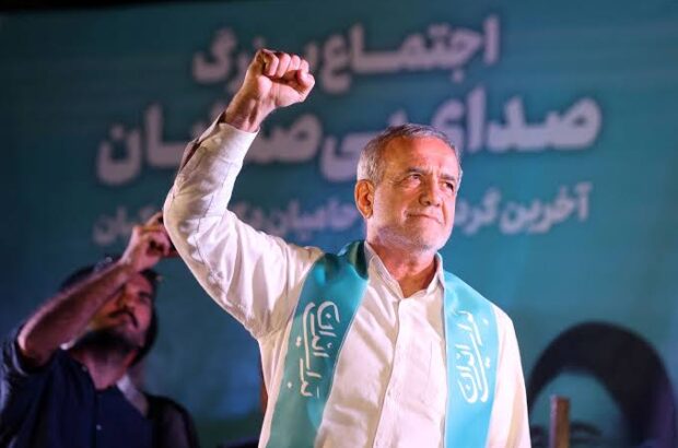 انتقاد فرهنگیان خُنج فارس به آموزش‌وپرورش پاسخ داده شود/ مدیران دولت چهاردهم باید همفکر رئیس‌جمهور باشند!