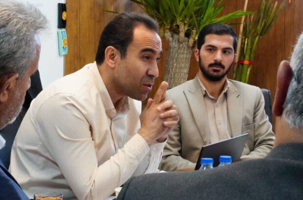 دستفروشان شیراز تبدیل به باند سازمان‌یافته شده‌اند!/ ساماندهی مشاغل شهری در حمایت از حقوق اصناف کلید خورد/ خوشبخت: این طرح جدید با رعایت حقوق شهروندی اجرا می‌شود