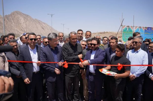 مسیر جدید بزرگراه جهرم-لار-بندرعباس به بهره‌برداری رسید/ عبدالهی: حدود ۸۰ درصد این محور بزرگراهی تکمیل شده است/ رضایی‌کوچی: این پروژه ملی نقش مهمی در تقویت شبکه حمل‌ونقل جنوب کشور دارد