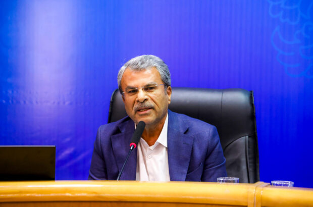 جمع‌آوری و طرد اتباع غیرمجاز در فارس با عزم جدی دنبال می‌شود/ احمدی‌زاده: حضور مهاجران غیرقانونی در استان تبعات و چالش‌های چندوجهی دارد
