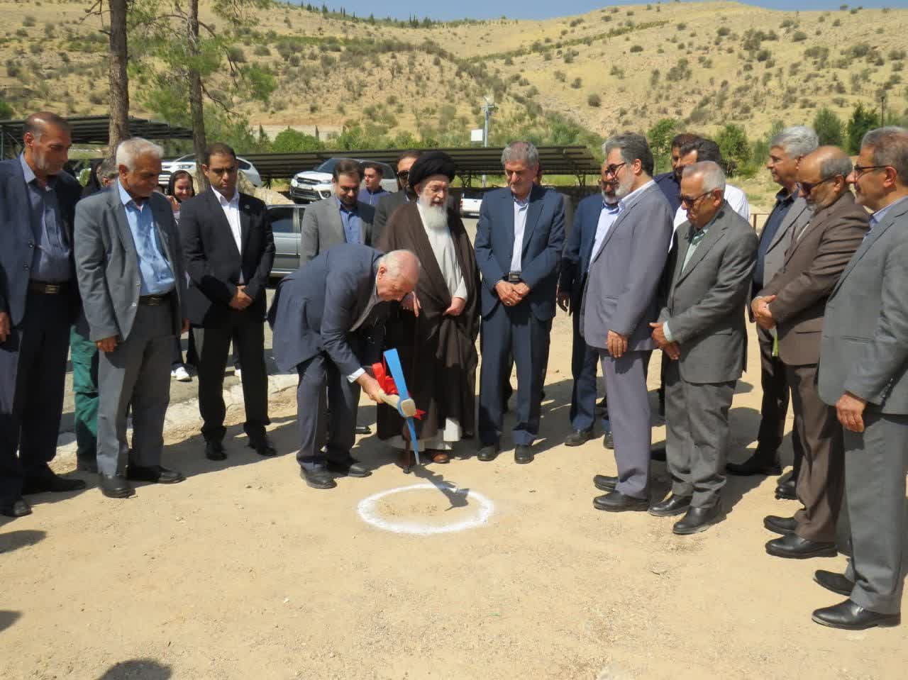 طرح توسعه بیمارستان مادر و کودک غدیر با کمک خیرین کلنگ‌زنی شد/ رامجردی: مدیریت شهری شیراز از عوارض ۱۳ میلیاردی این پروژه چشم پوشی کرده است