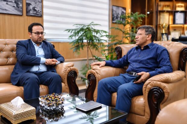 مطالبه مردمی اینترنت پایدار در مخابرات فارس پیگیری شد/ خدمات ارتباطی دیجیتال باید پاسخگوی نیاز جامعه باشد/ محمودی: توسعه فیبر نوری و کیفیت آنتندهی در شرایط جنگی ادامه دارد مطالبه مردمی اینترنت پایدار در مخابرات فارس پیگیری شد/ خدمات ارتباطی دیجیتال باید پاسخگوی نیاز جامعه باشد/ محمودی: توسعه فیبر نوری و کیفیت آنتندهی در شرایط جنگی ادامه دارد